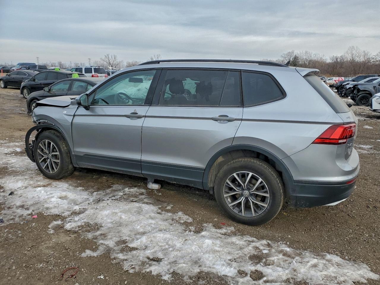 2021 VOLKSWAGEN TIGUAN S photo 3