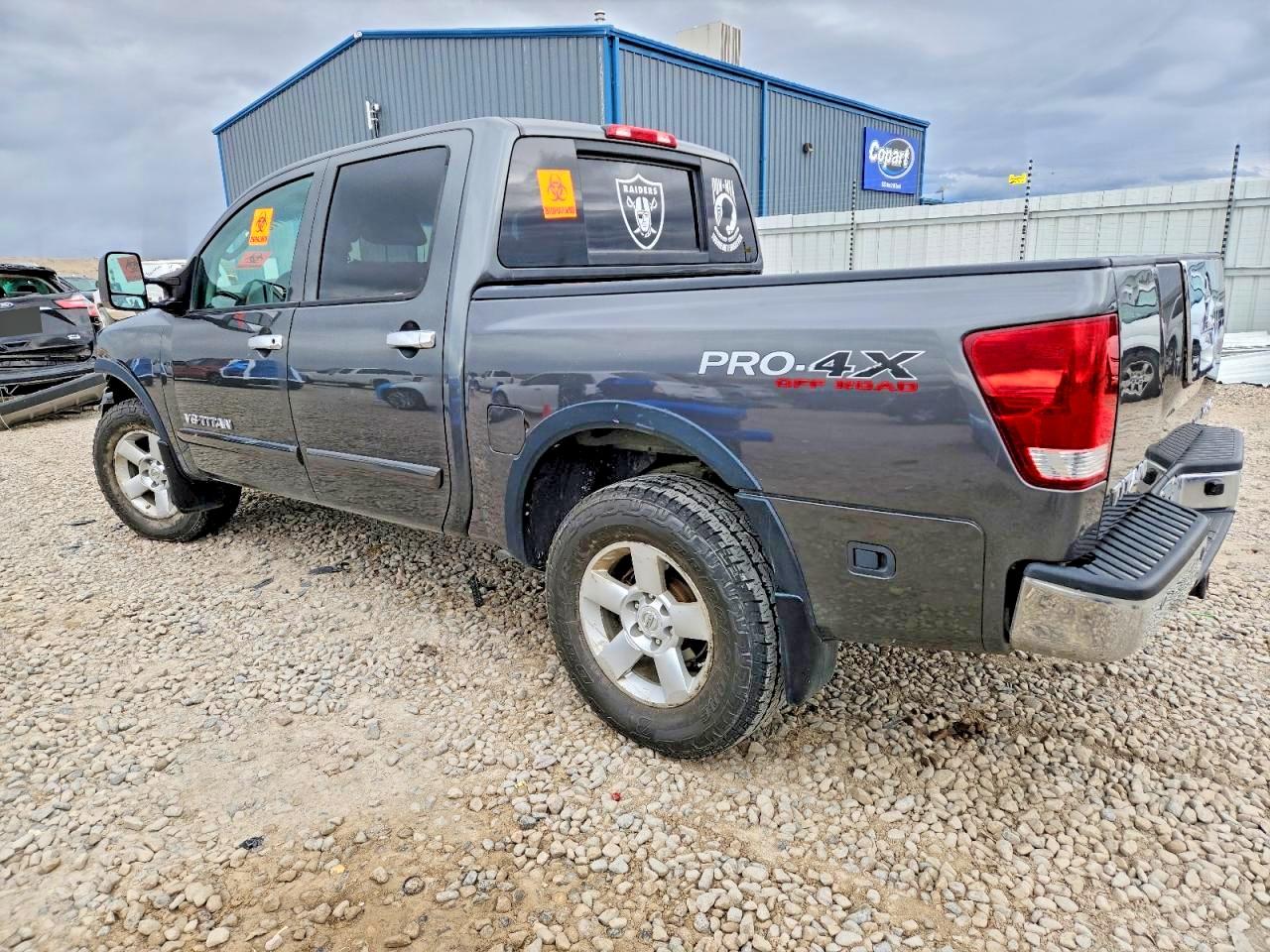 2011 NISSAN TITAN SV photo 2