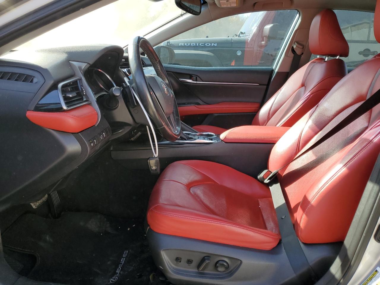 2019 TOYOTA CAMRY XSE photo 7