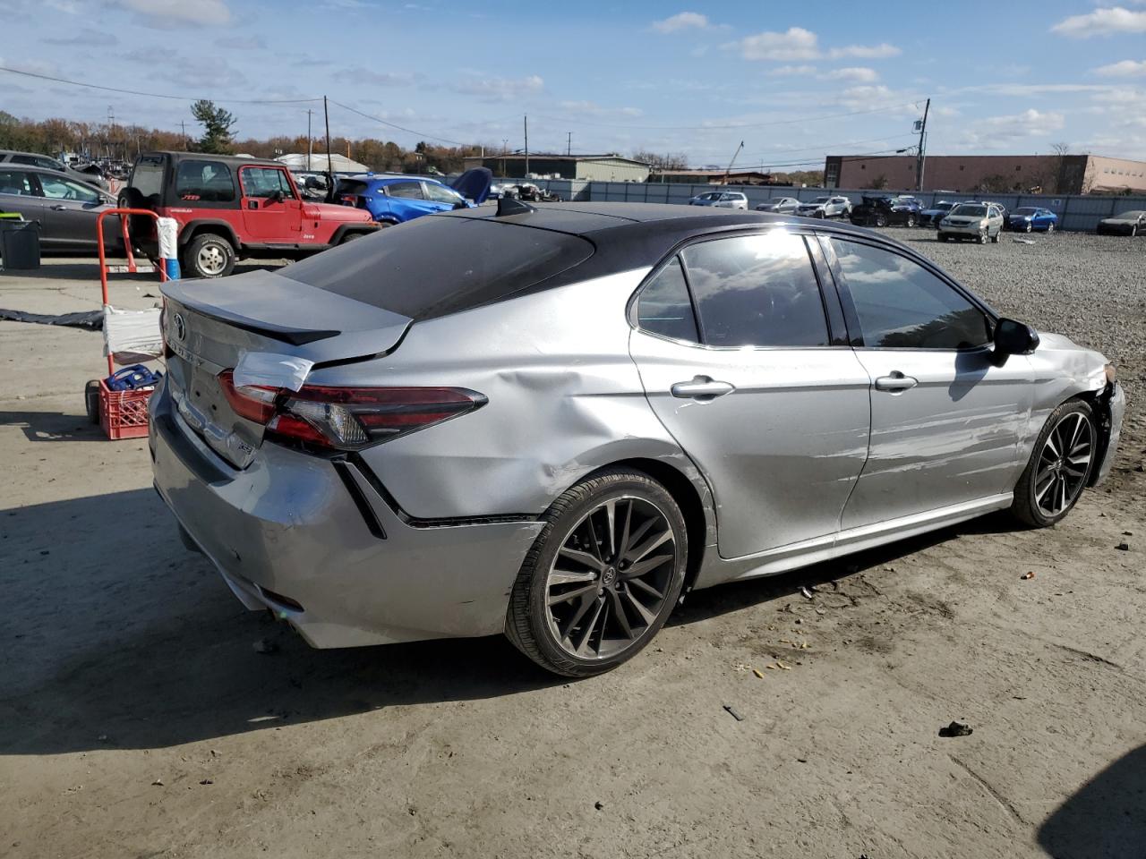 2019 TOYOTA CAMRY XSE photo 3
