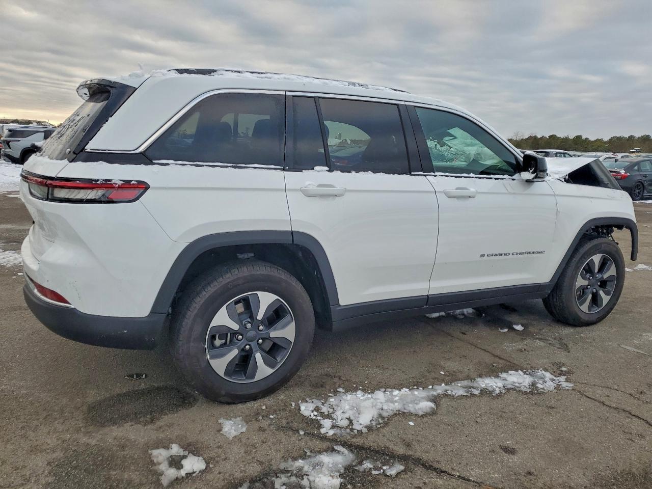 2024 JEEP GRAND CHEROKEE LIMITED 4XE photo 3