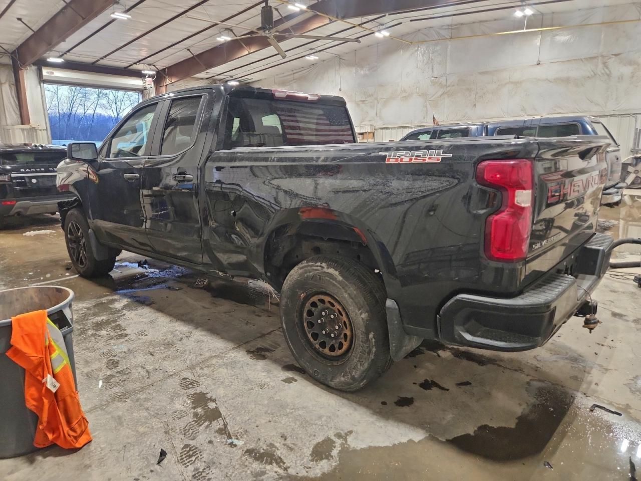 2020 CHEVROLET SILVERADO K1500 TRAIL BOSS CUSTOM photo 2