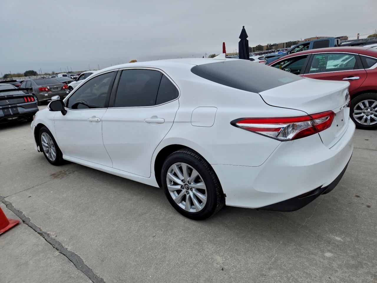 2019 TOYOTA CAMRY L photo 3