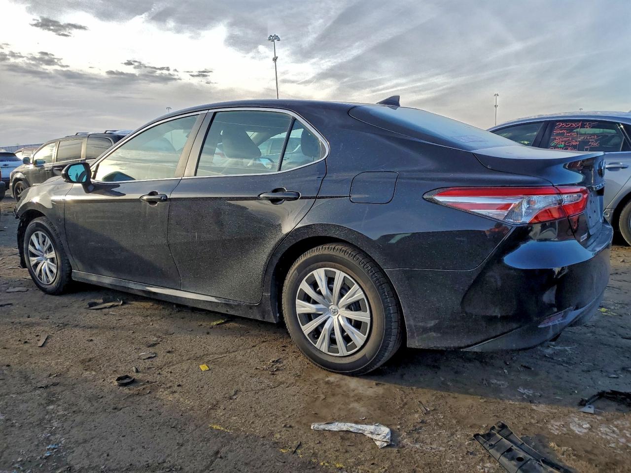 2019 TOYOTA CAMRY LE photo 4