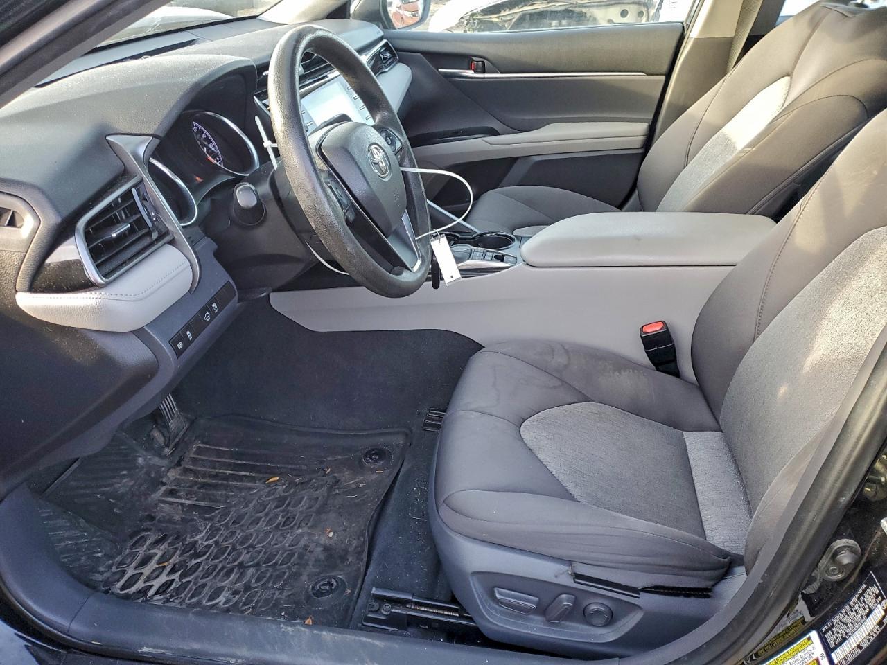 2019 TOYOTA CAMRY LE photo 19