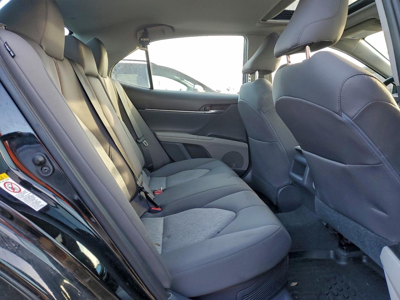 2019 TOYOTA CAMRY LE photo 28