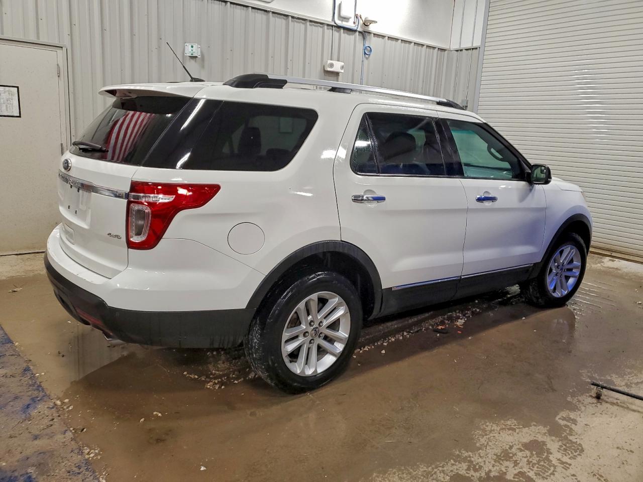 2011 FORD EXPLORER XLT photo 3