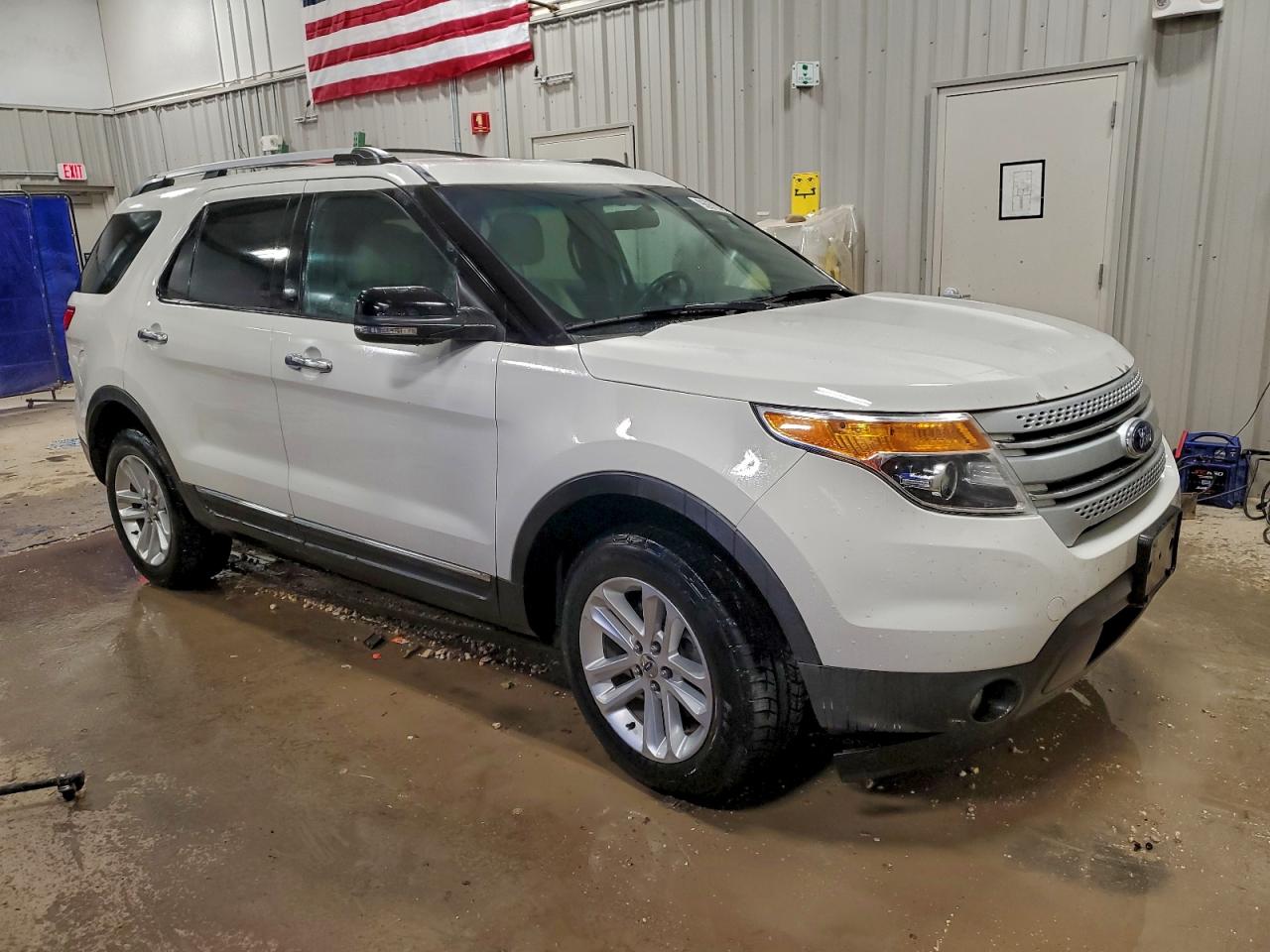 2011 FORD EXPLORER XLT photo 4
