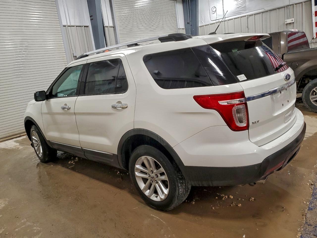 2011 FORD EXPLORER XLT photo 2