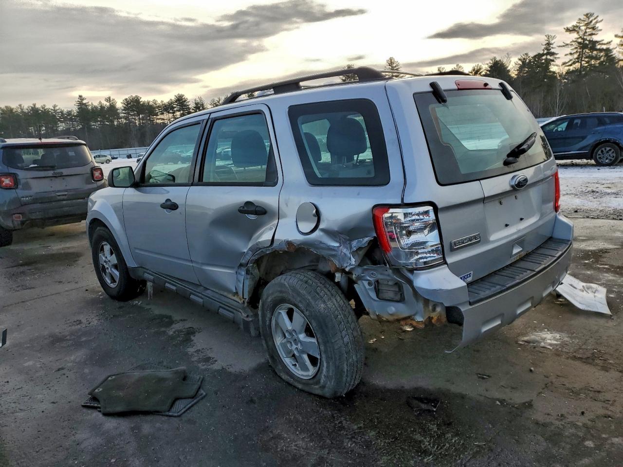 2011 FORD ESCAPE XLS photo 2