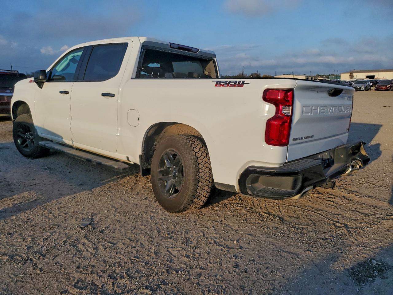 2023 CHEVROLET SILVERADO K1500 LT TRAIL BOSS photo 2