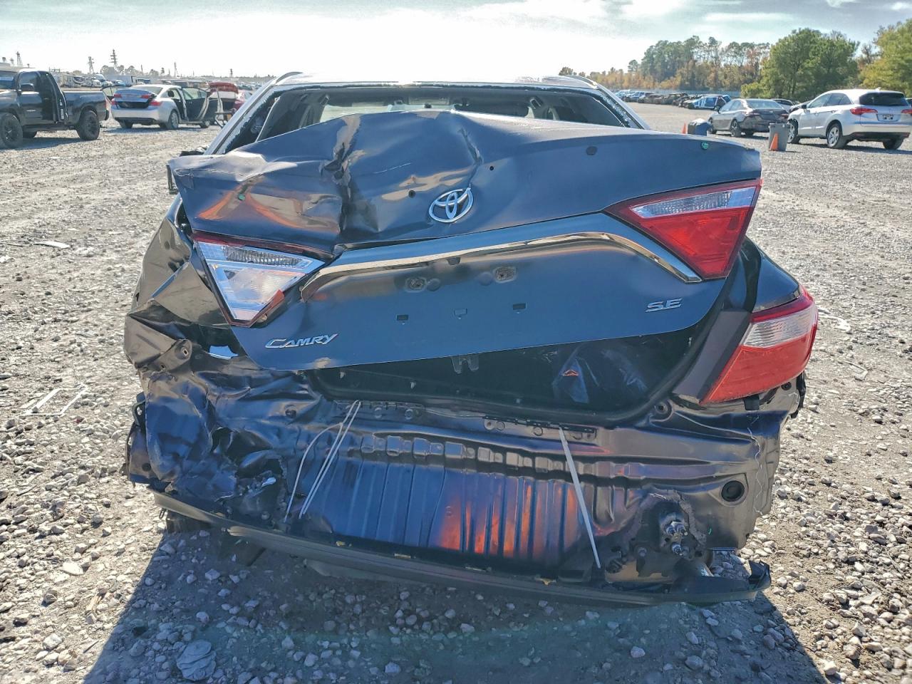 2017 TOYOTA CAMRY LE photo 6