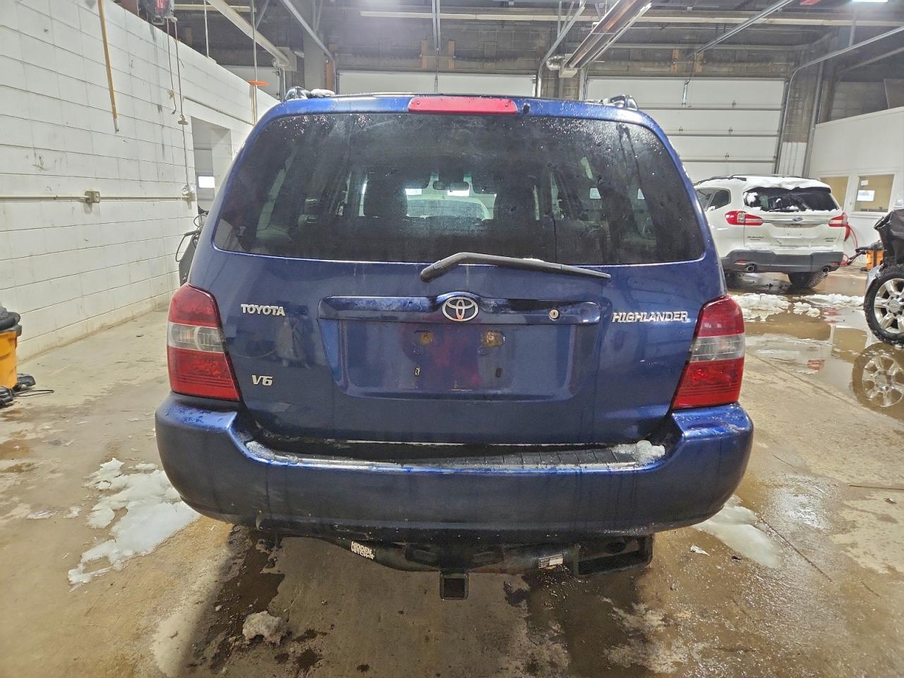 2004 TOYOTA HIGHLANDER photo 6