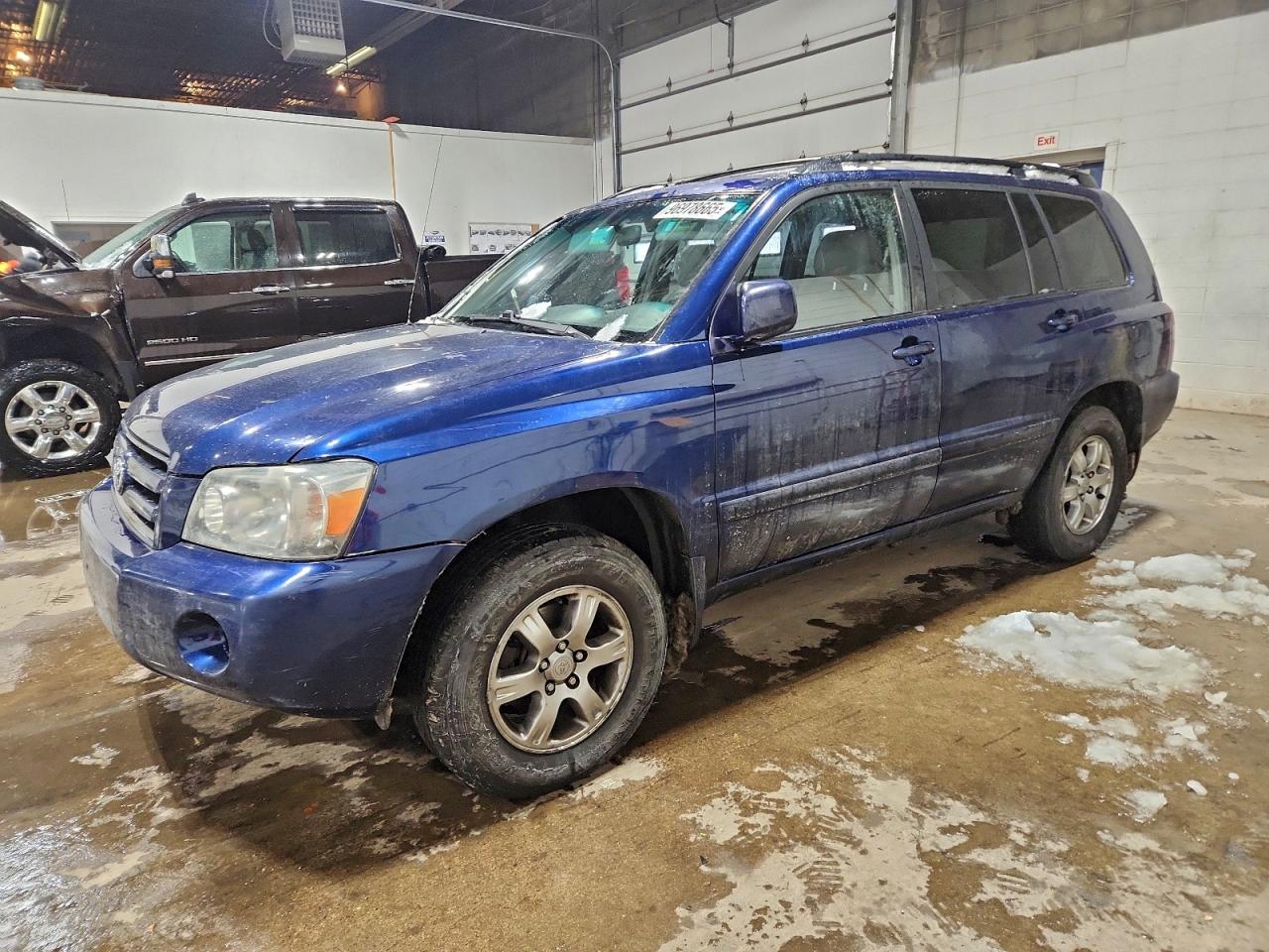 2004 TOYOTA HIGHLANDER