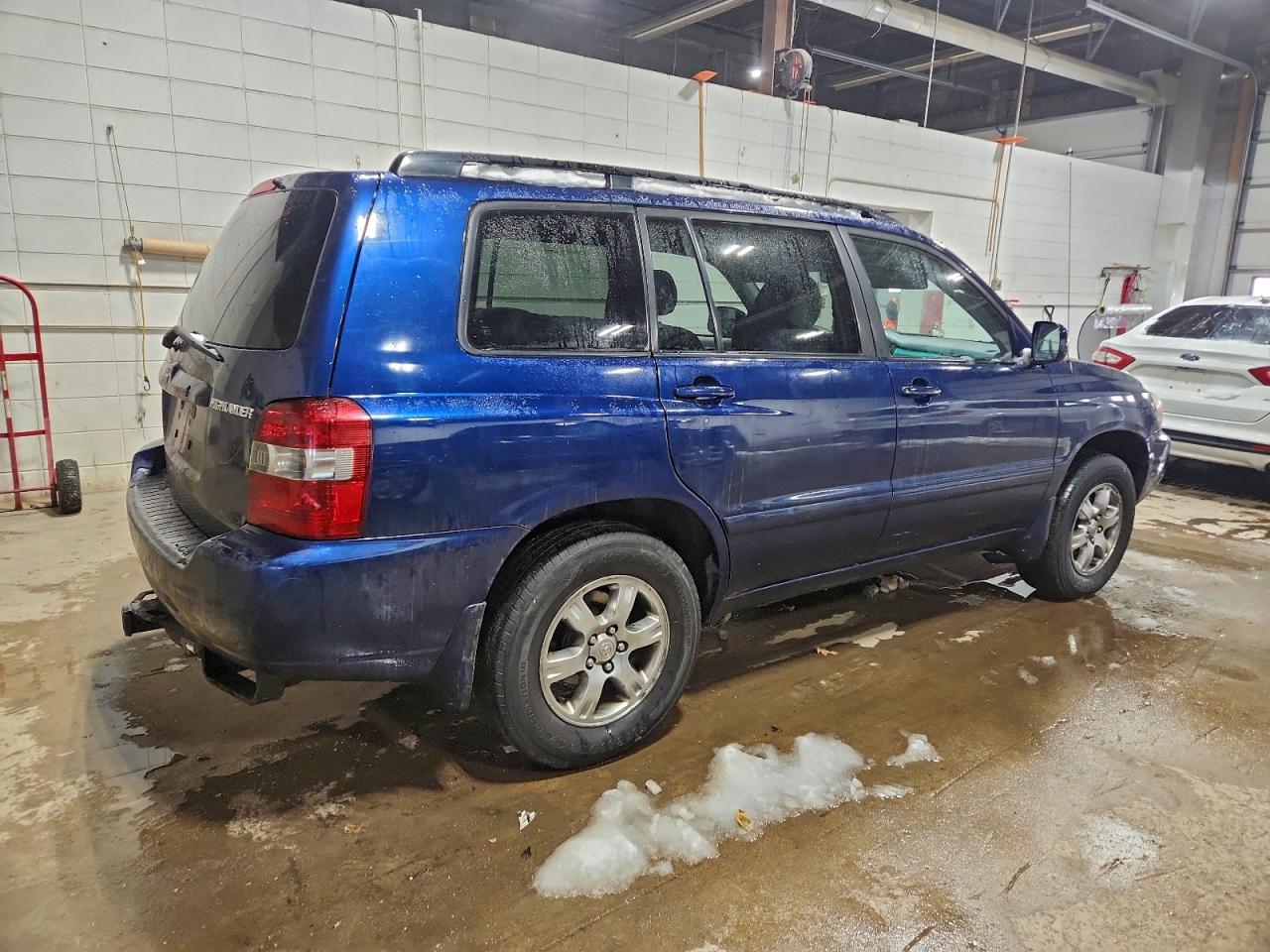 2004 TOYOTA HIGHLANDER photo 3