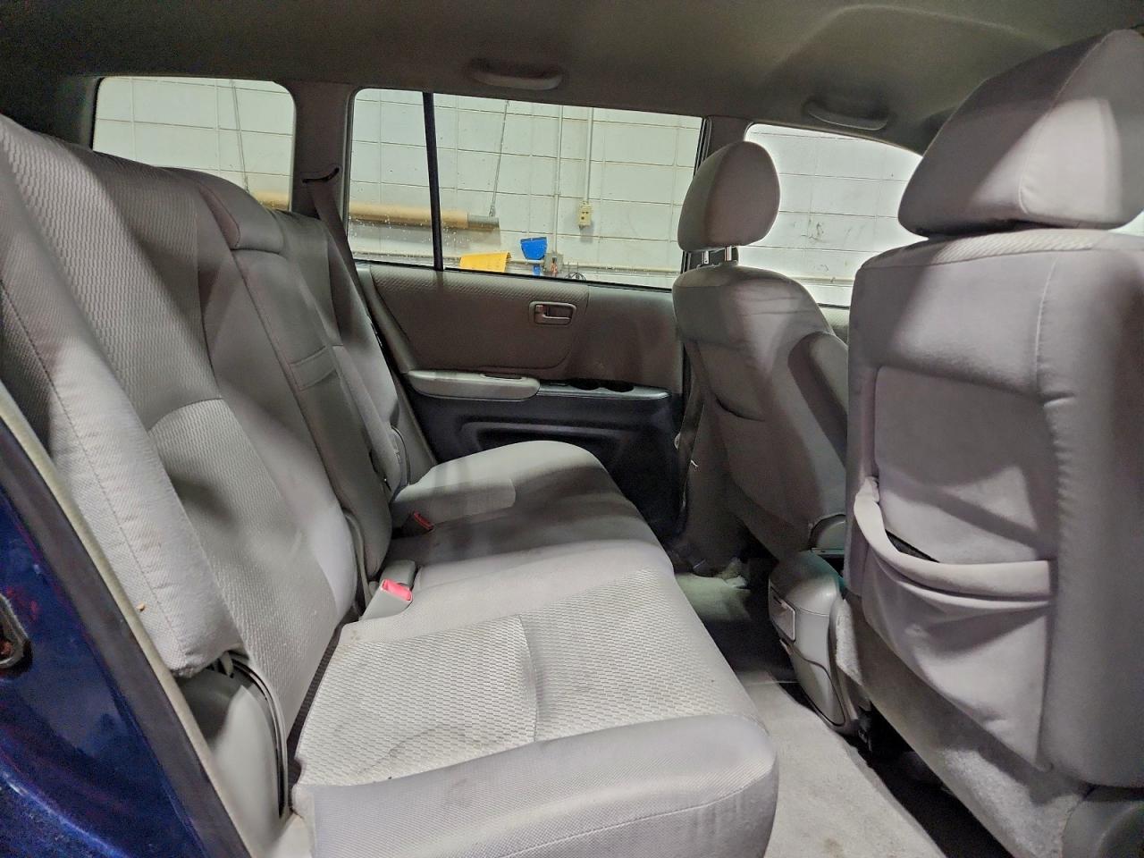 2004 TOYOTA HIGHLANDER photo 11