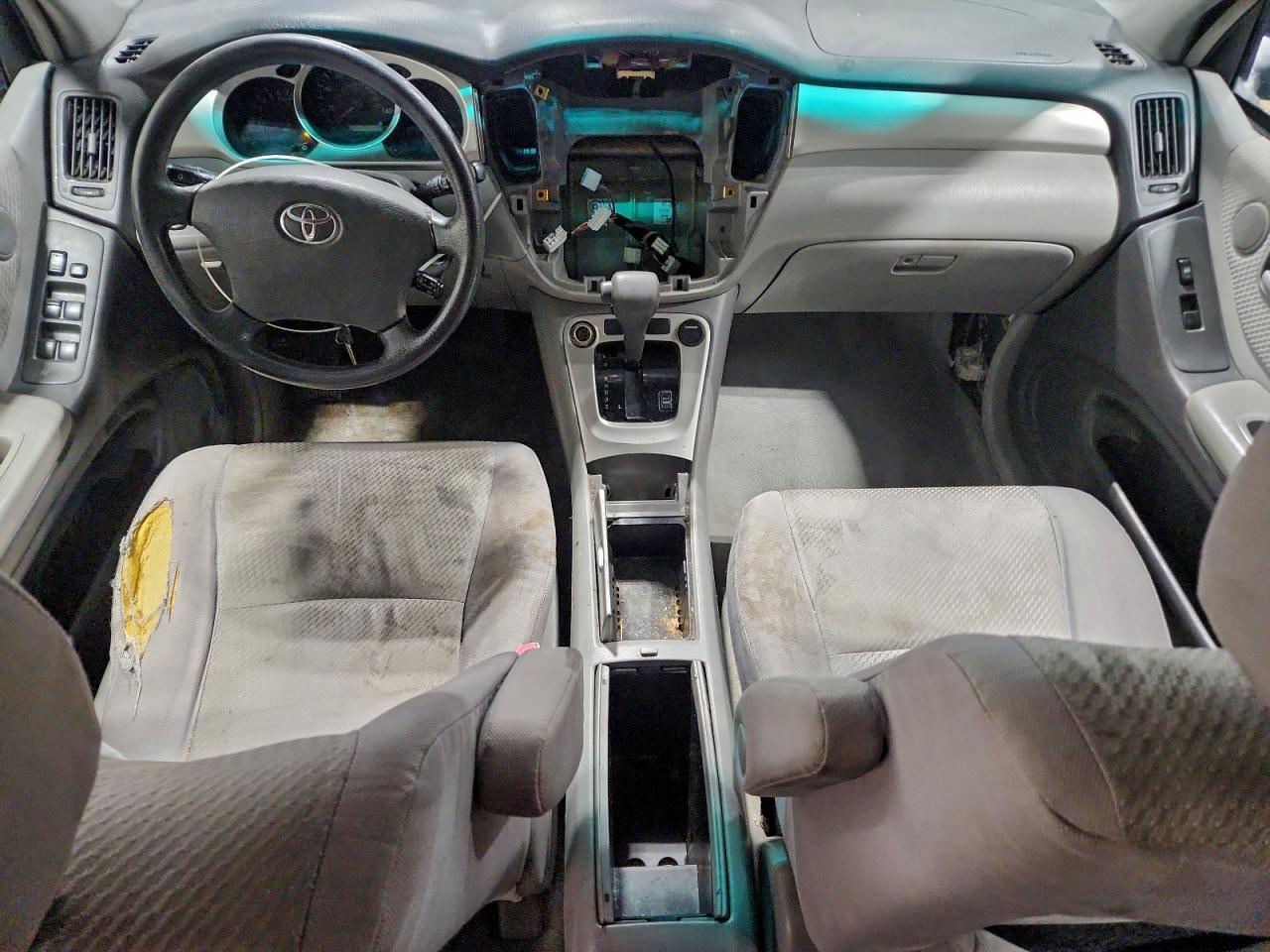 2004 TOYOTA HIGHLANDER photo 8