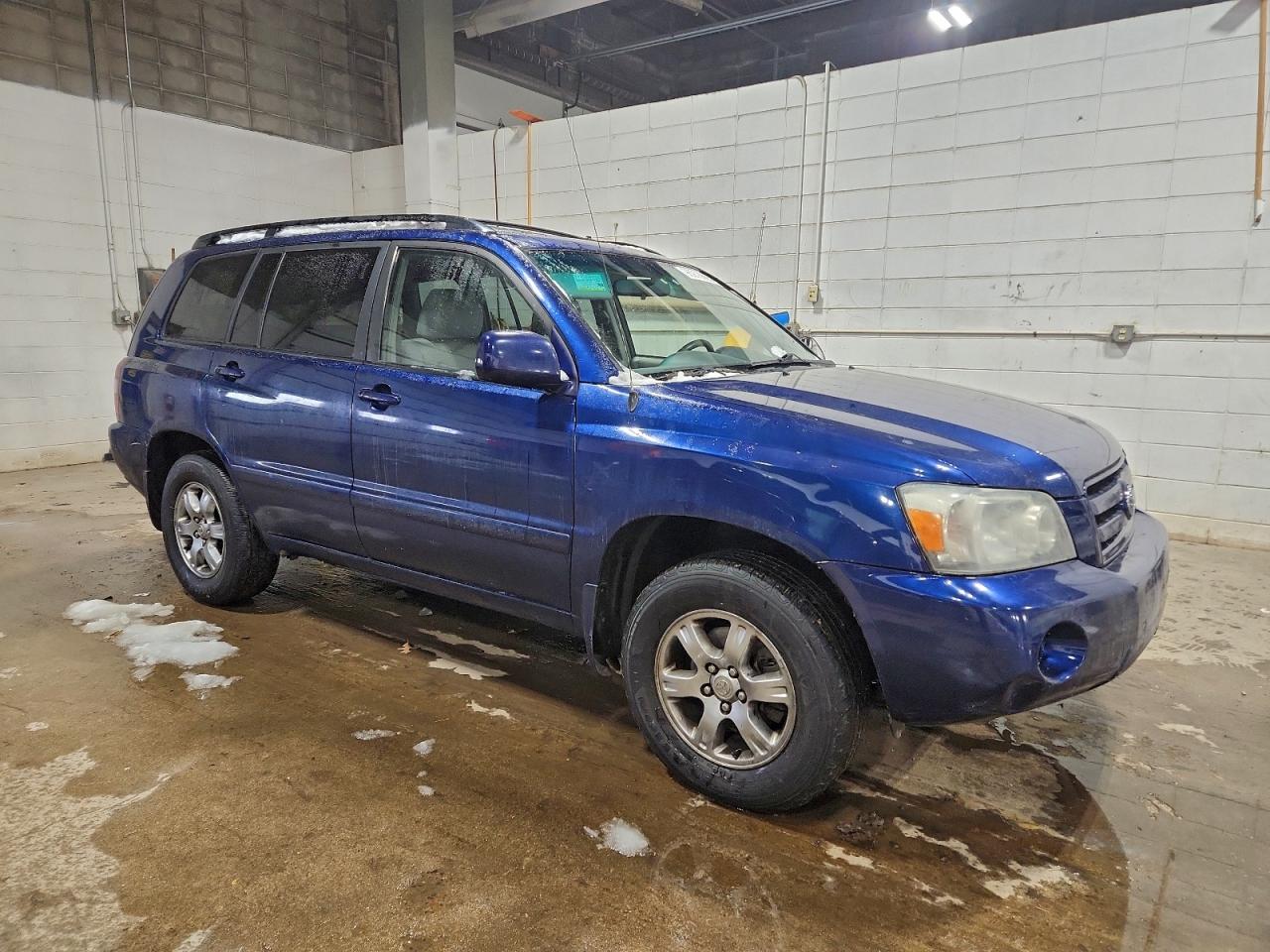 2004 TOYOTA HIGHLANDER photo 4