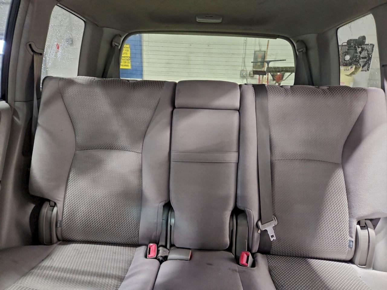 2004 TOYOTA HIGHLANDER photo 10