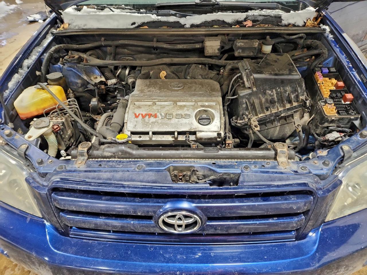 2004 TOYOTA HIGHLANDER photo 12