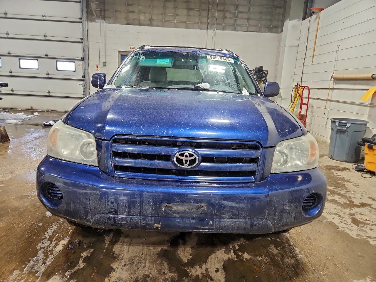 2004 TOYOTA HIGHLANDER photo 5