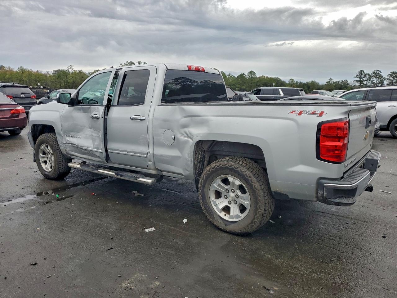 2016 CHEVROLET SILVERADO K1500 LT photo 2