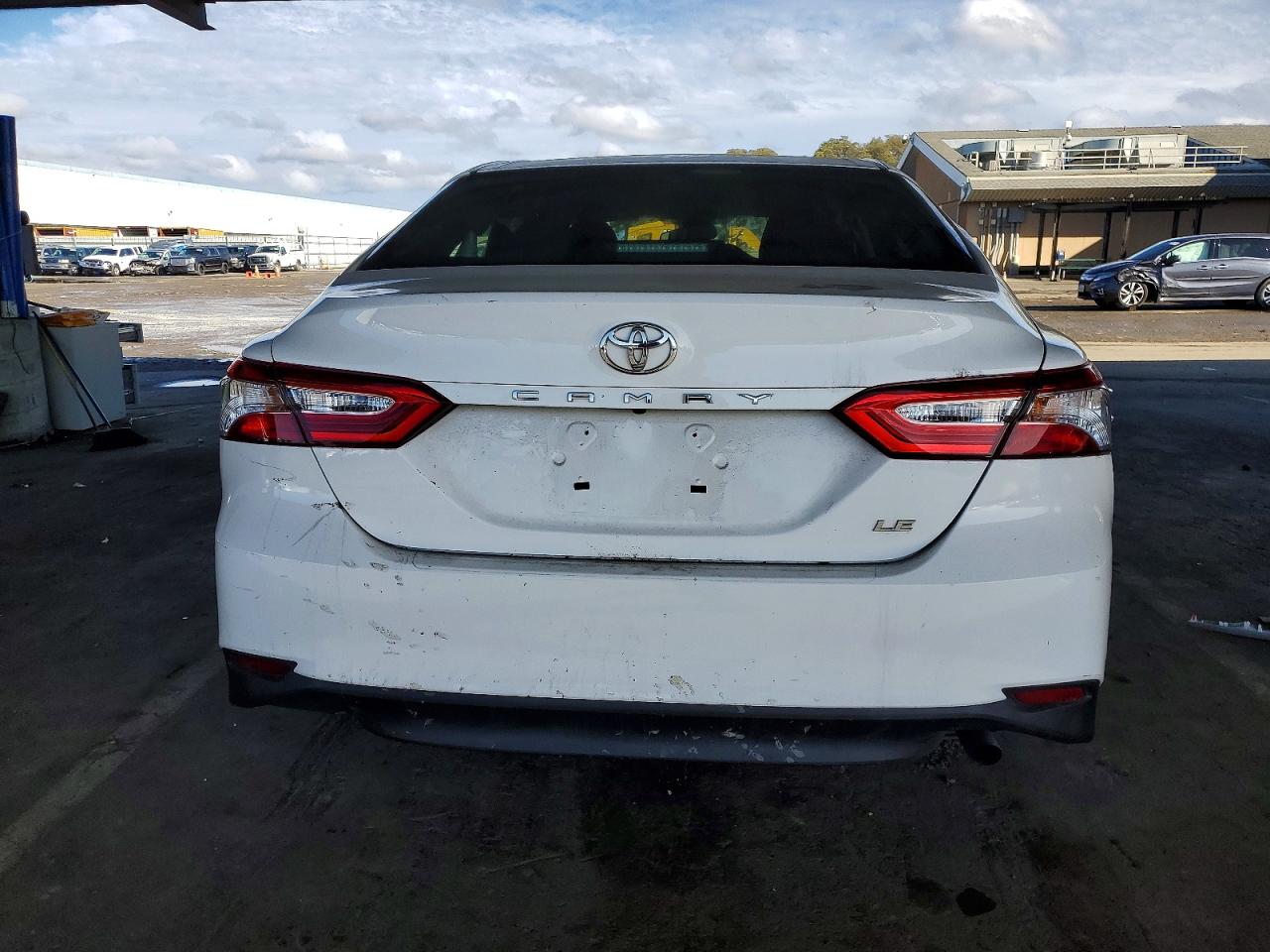 2018 TOYOTA CAMRY L photo 6