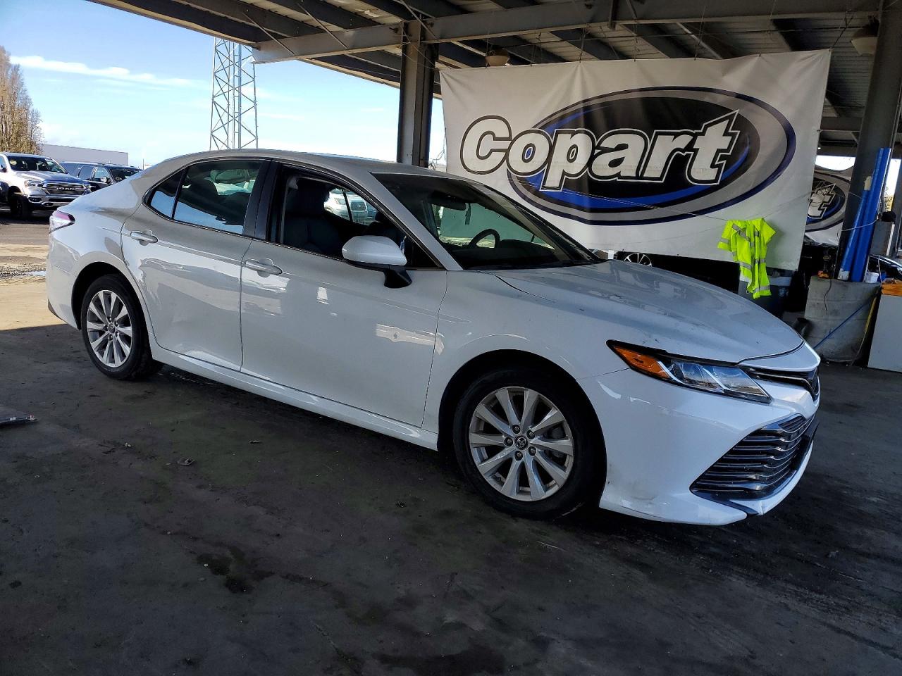 2018 TOYOTA CAMRY L photo 4