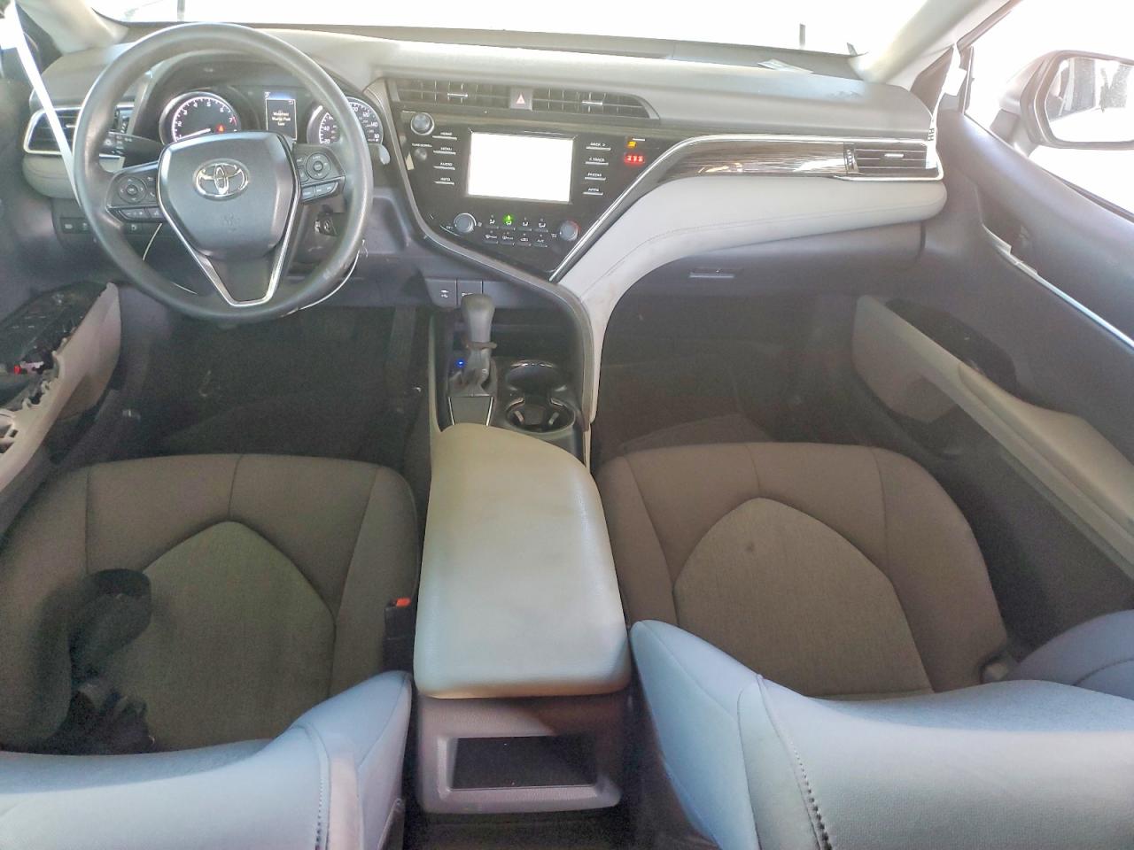 2018 TOYOTA CAMRY L photo 8