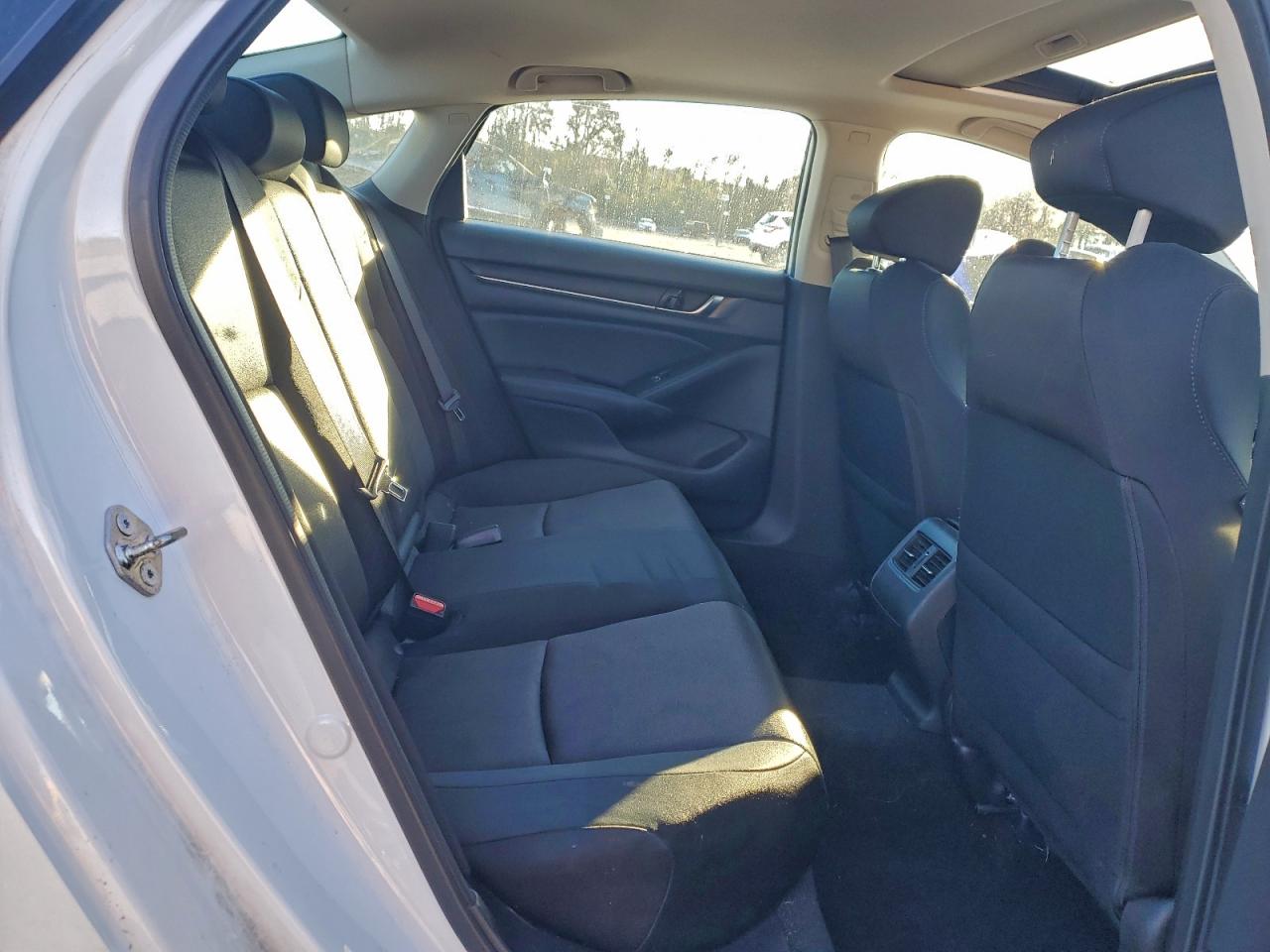 2018 HONDA ACCORD EX photo 28