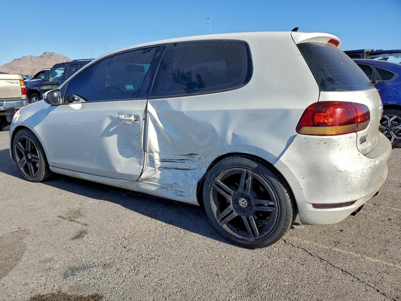 2011 VOLKSWAGEN GOLF photo 4