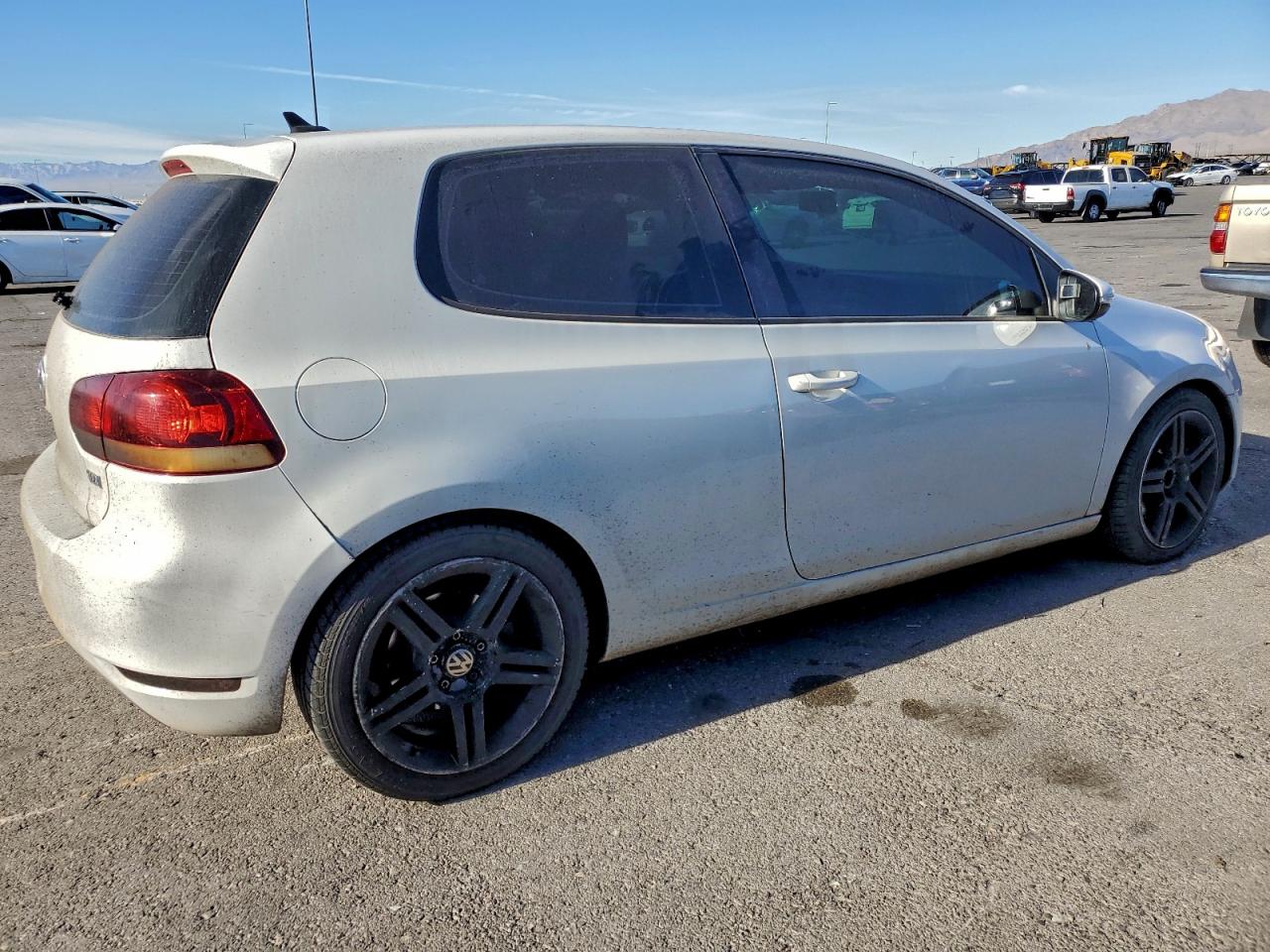 2011 VOLKSWAGEN GOLF photo 7