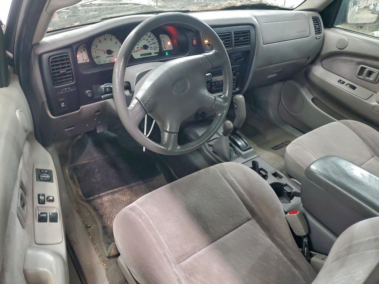 2004 TOYOTA TACOMA XTRACAB photo 8