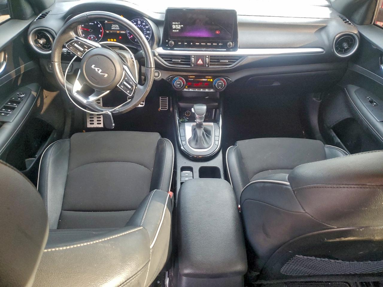 2024 KIA FORTE GT LINE photo 8