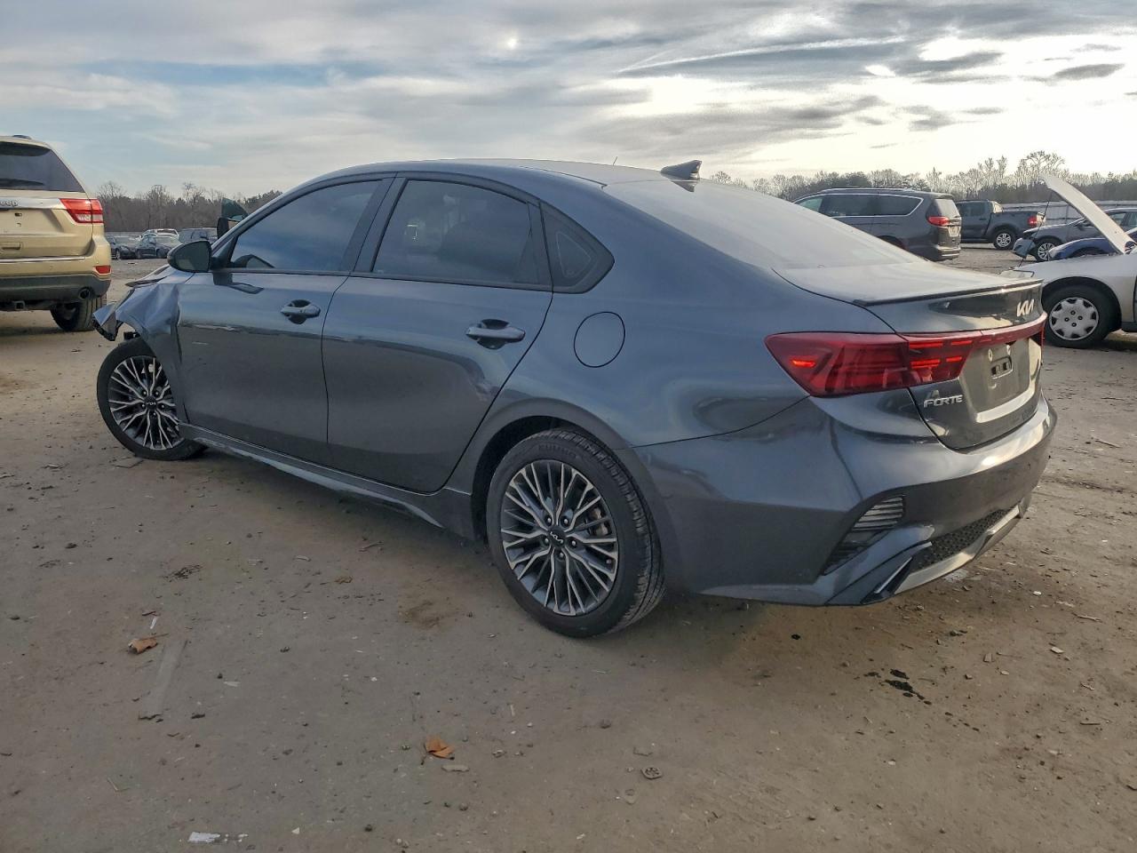 2024 KIA FORTE GT LINE photo 2