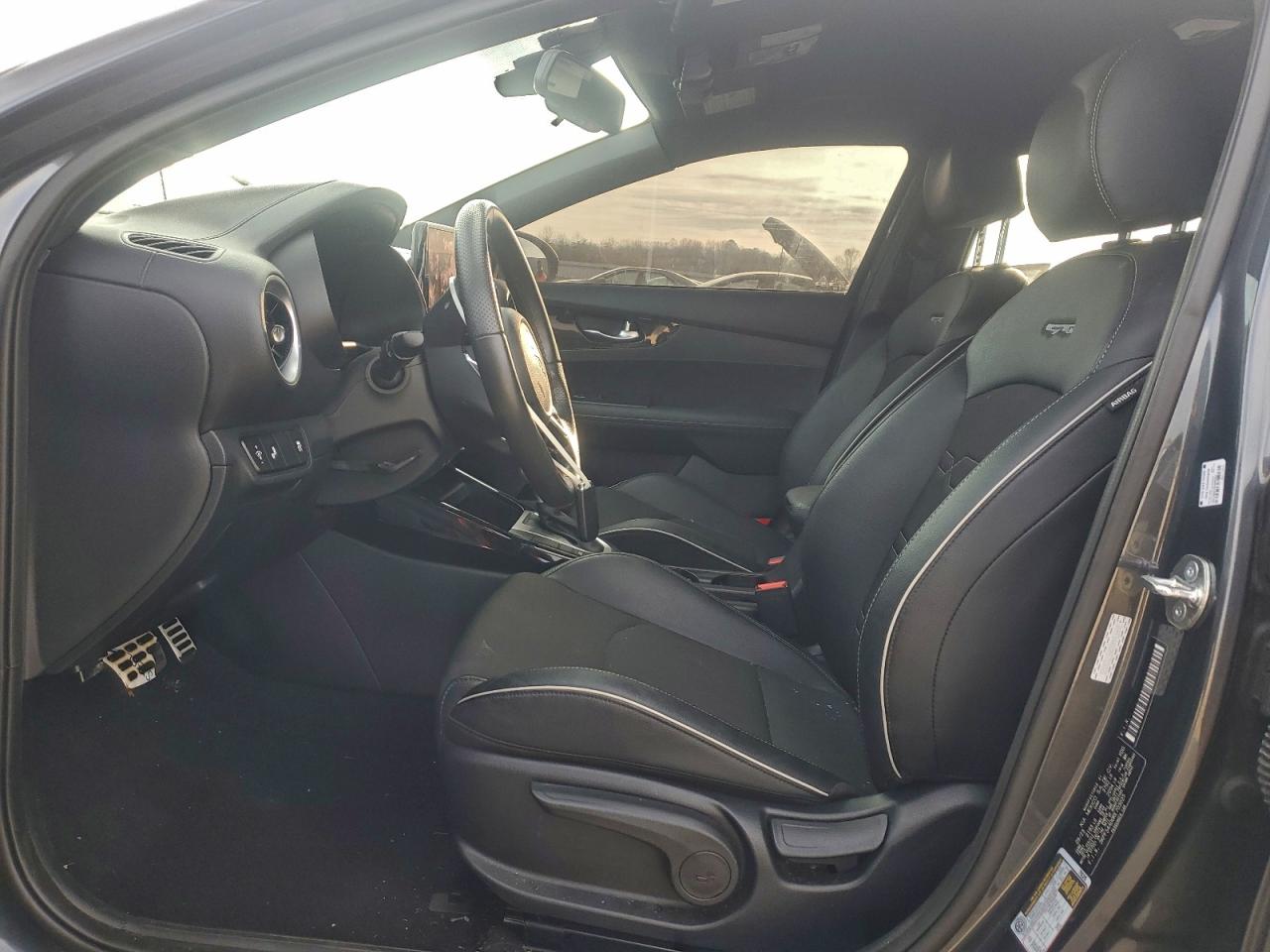 2024 KIA FORTE GT LINE photo 7