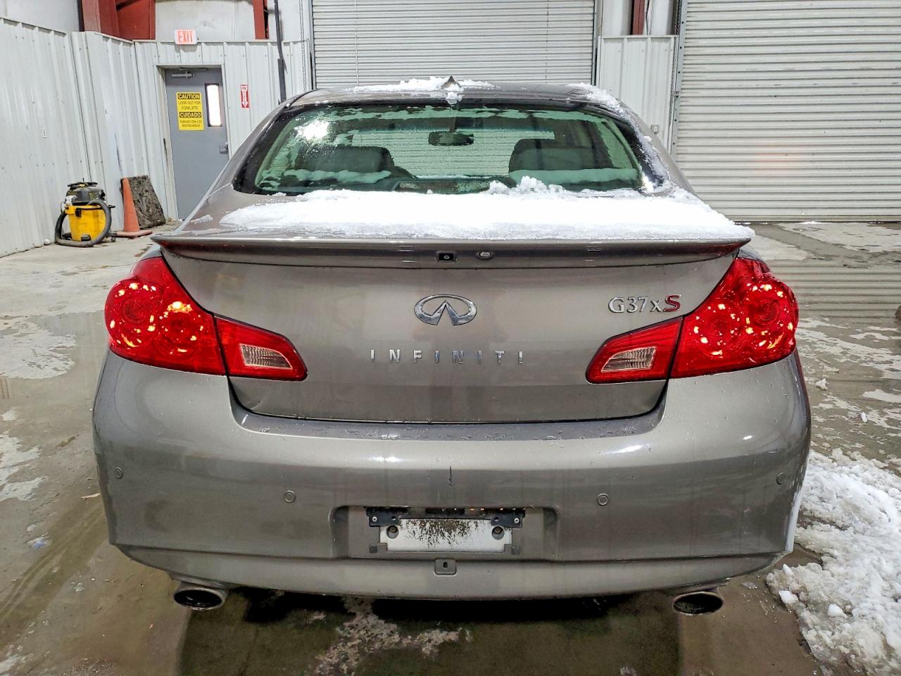 2012 INFINITI G37 photo 11