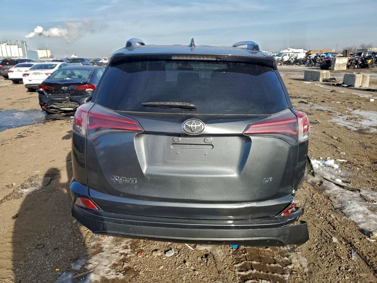 2018 TOYOTA RAV4 LE photo 11