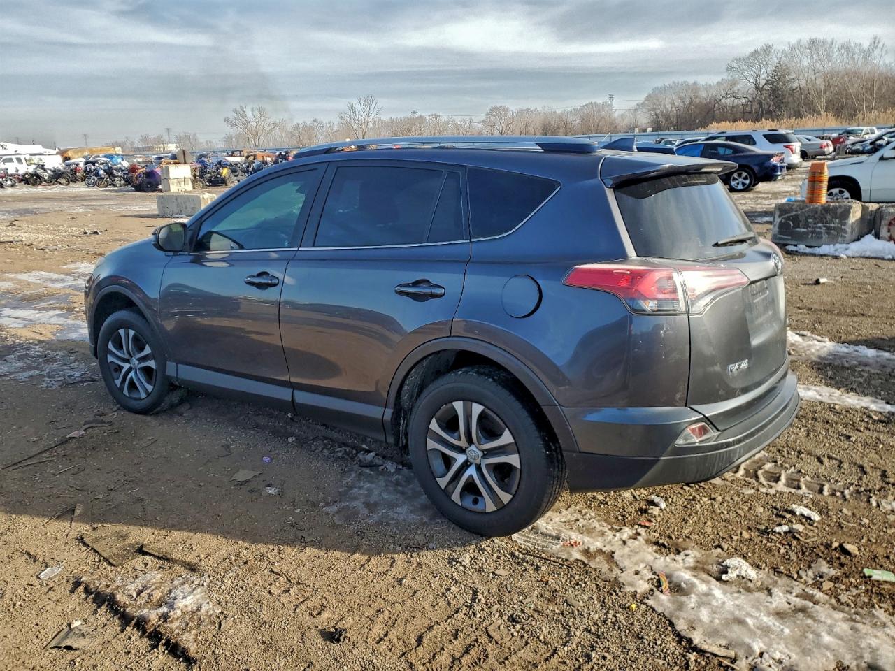 2018 TOYOTA RAV4 LE photo 3