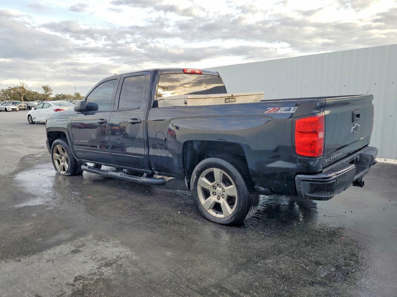2016 CHEVROLET SILVERADO K1500 LT photo 3