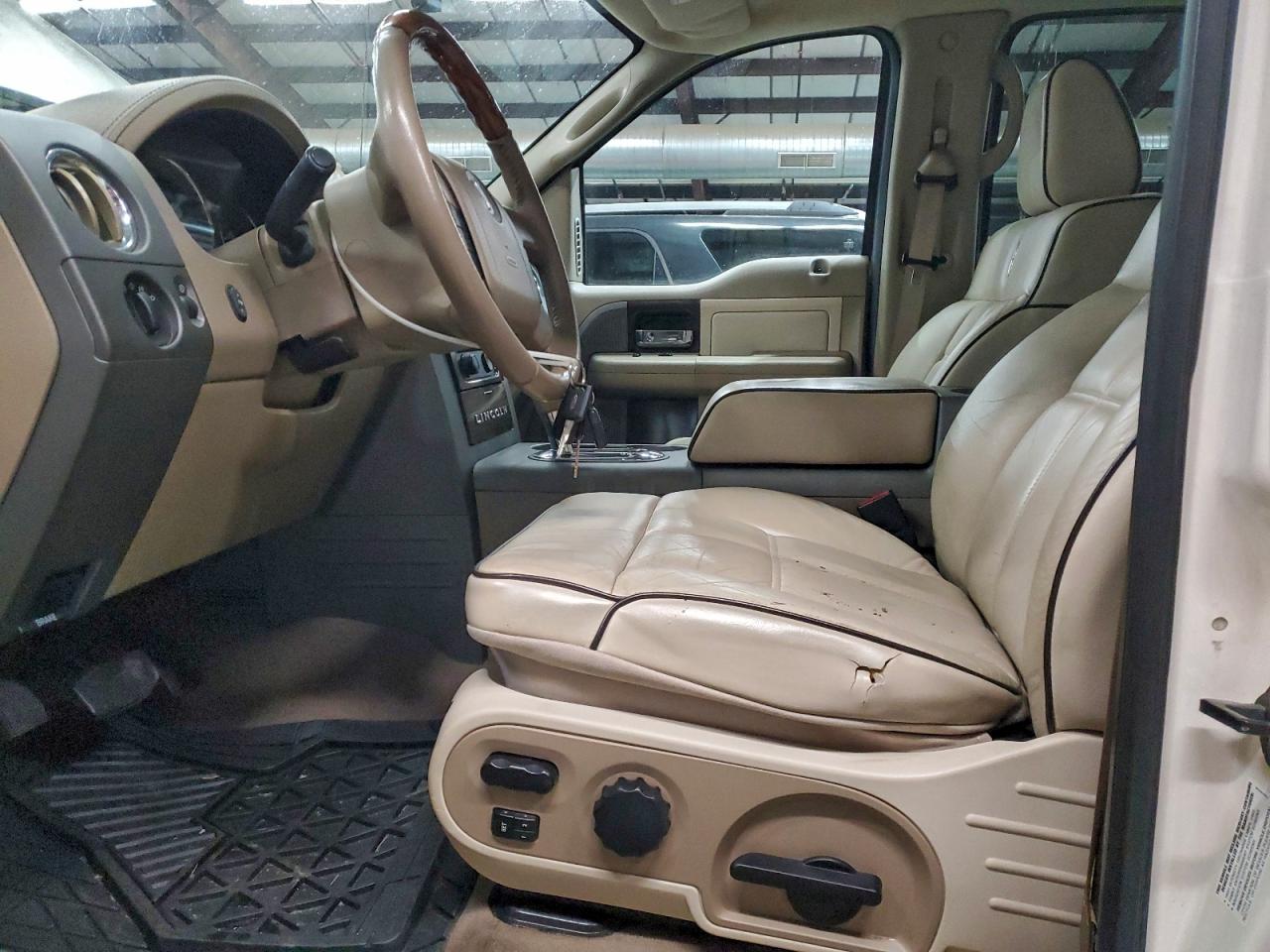 2007 LINCOLN MARK LT photo 13