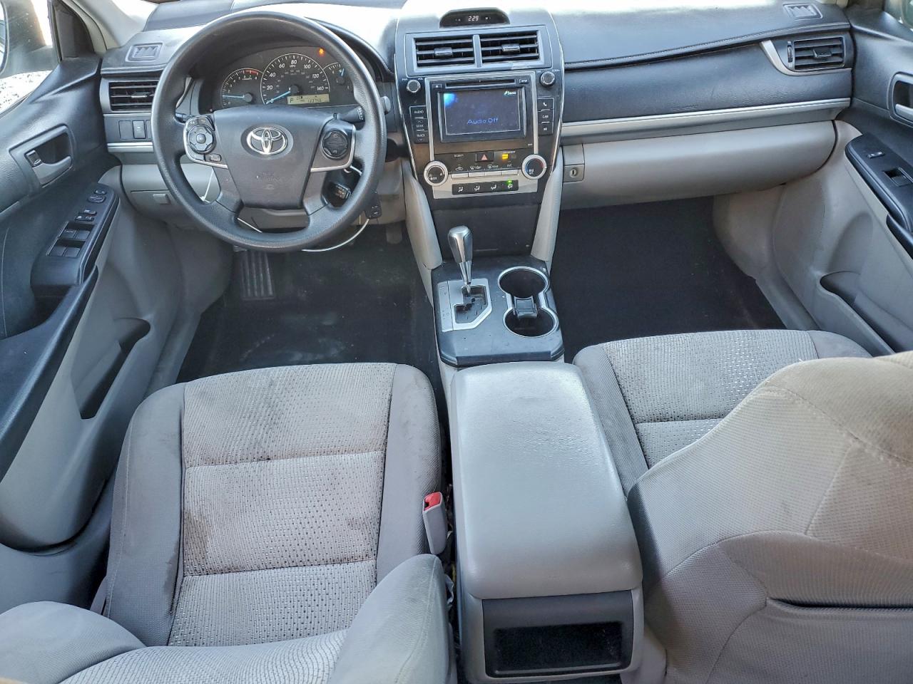 2014 TOYOTA CAMRY L photo 15
