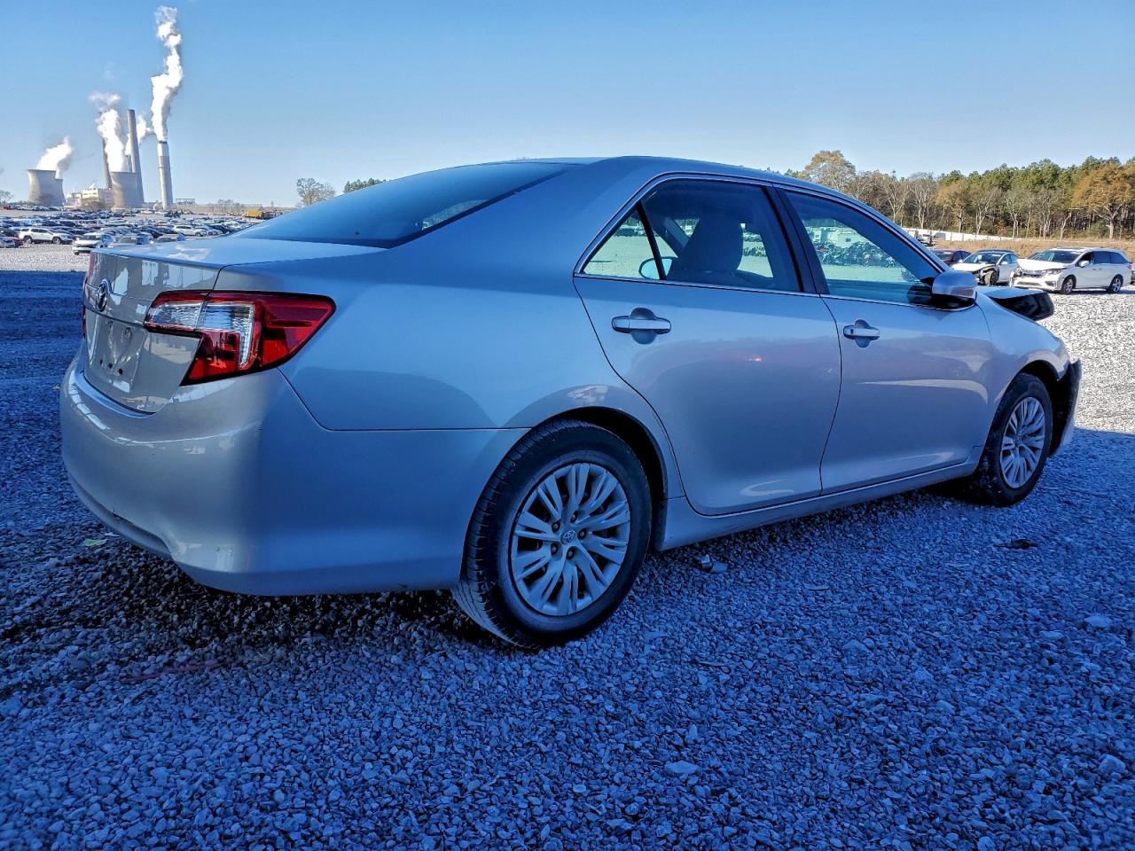 2014 TOYOTA CAMRY L photo 5