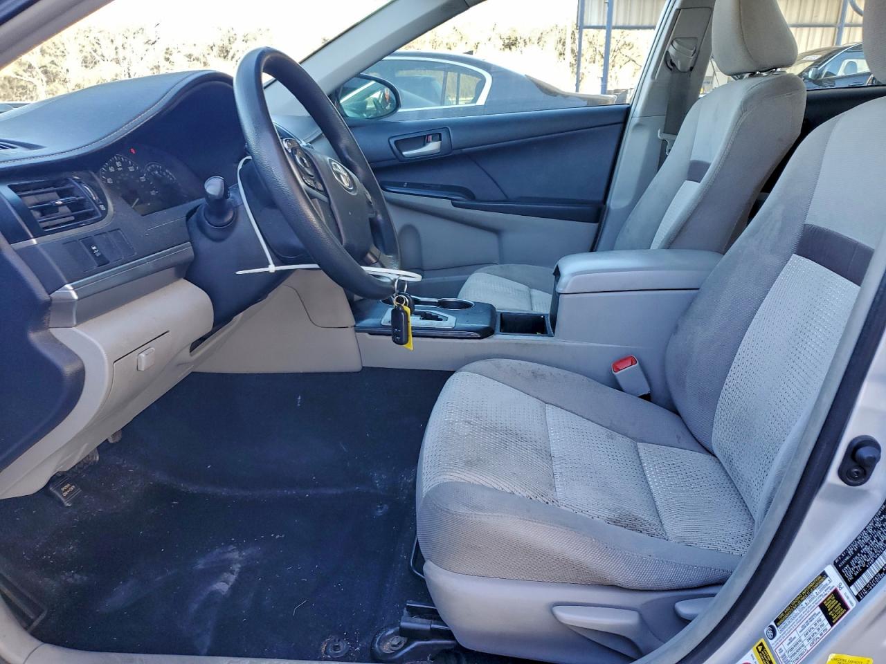 2014 TOYOTA CAMRY L photo 13
