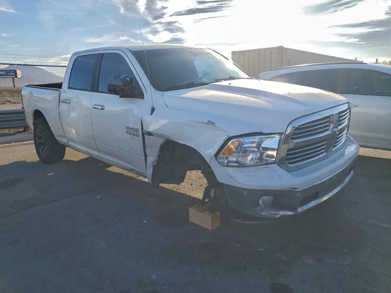 2018 RAM 1500 SLT photo 4