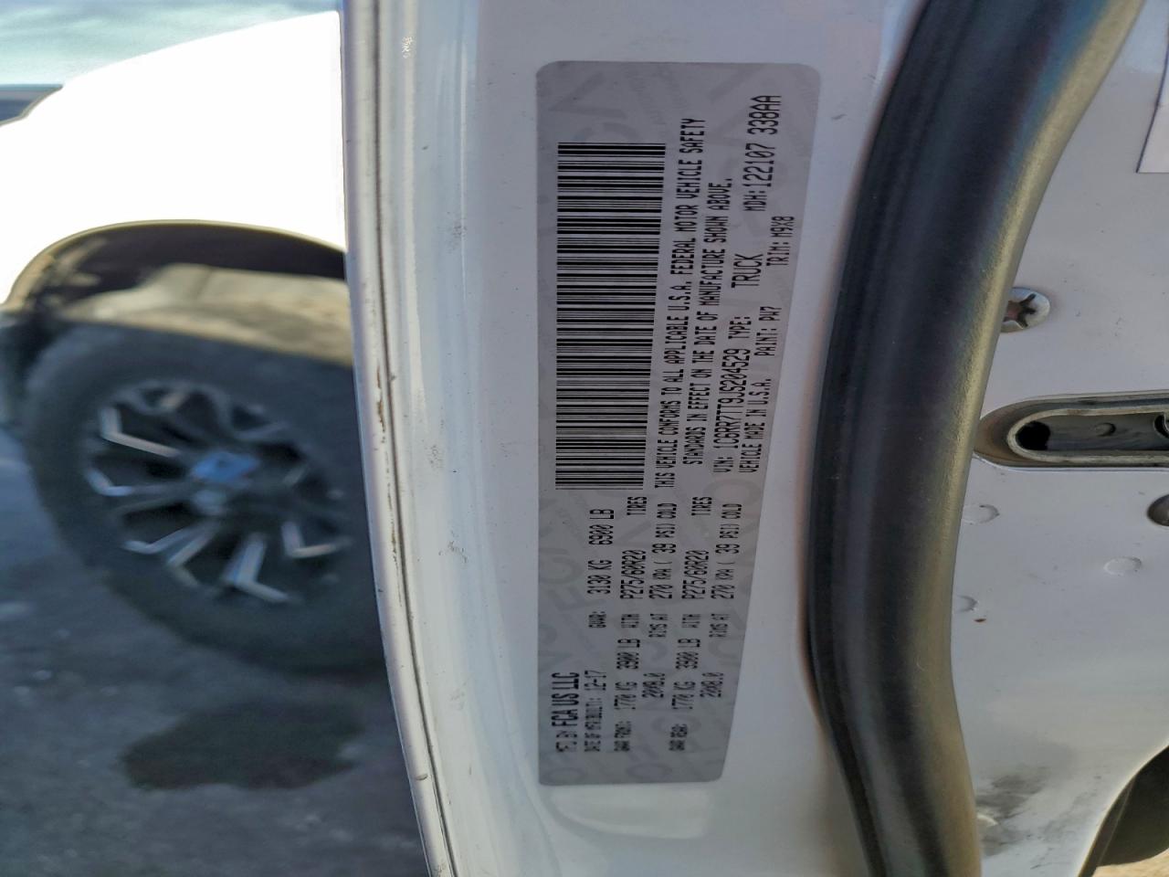 2018 RAM 1500 SLT photo 12