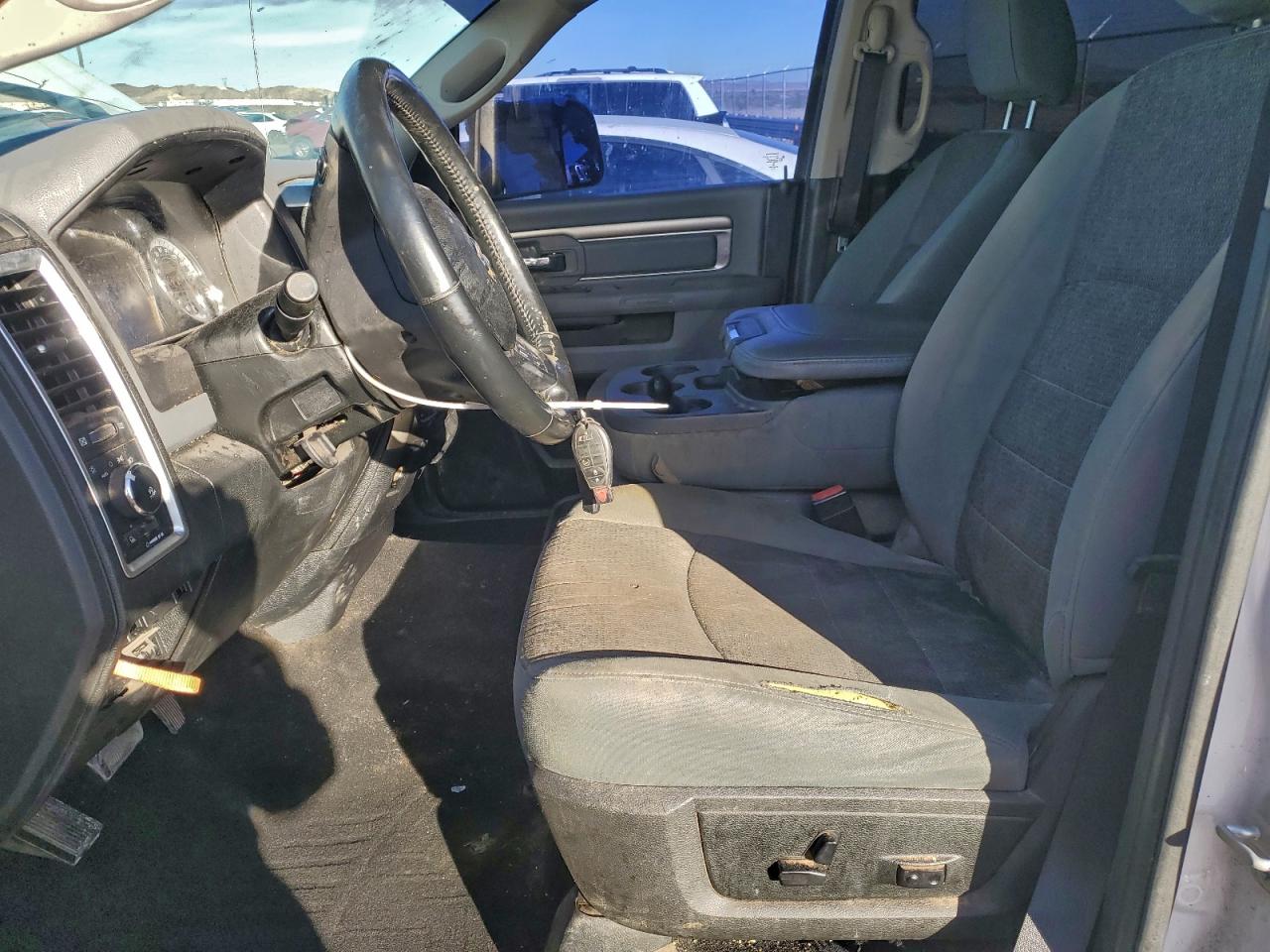 2018 RAM 1500 SLT photo 7
