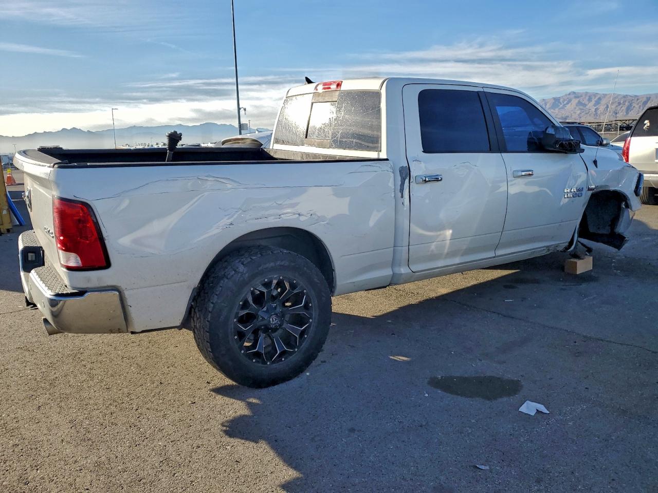 2018 RAM 1500 SLT photo 3