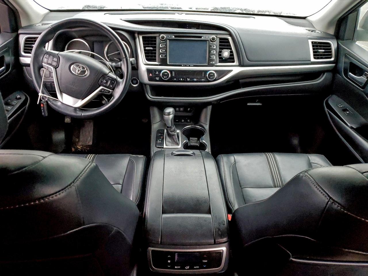 2018 TOYOTA HIGHLANDER SE photo 8