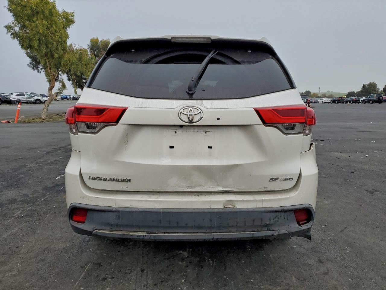 2018 TOYOTA HIGHLANDER SE photo 6